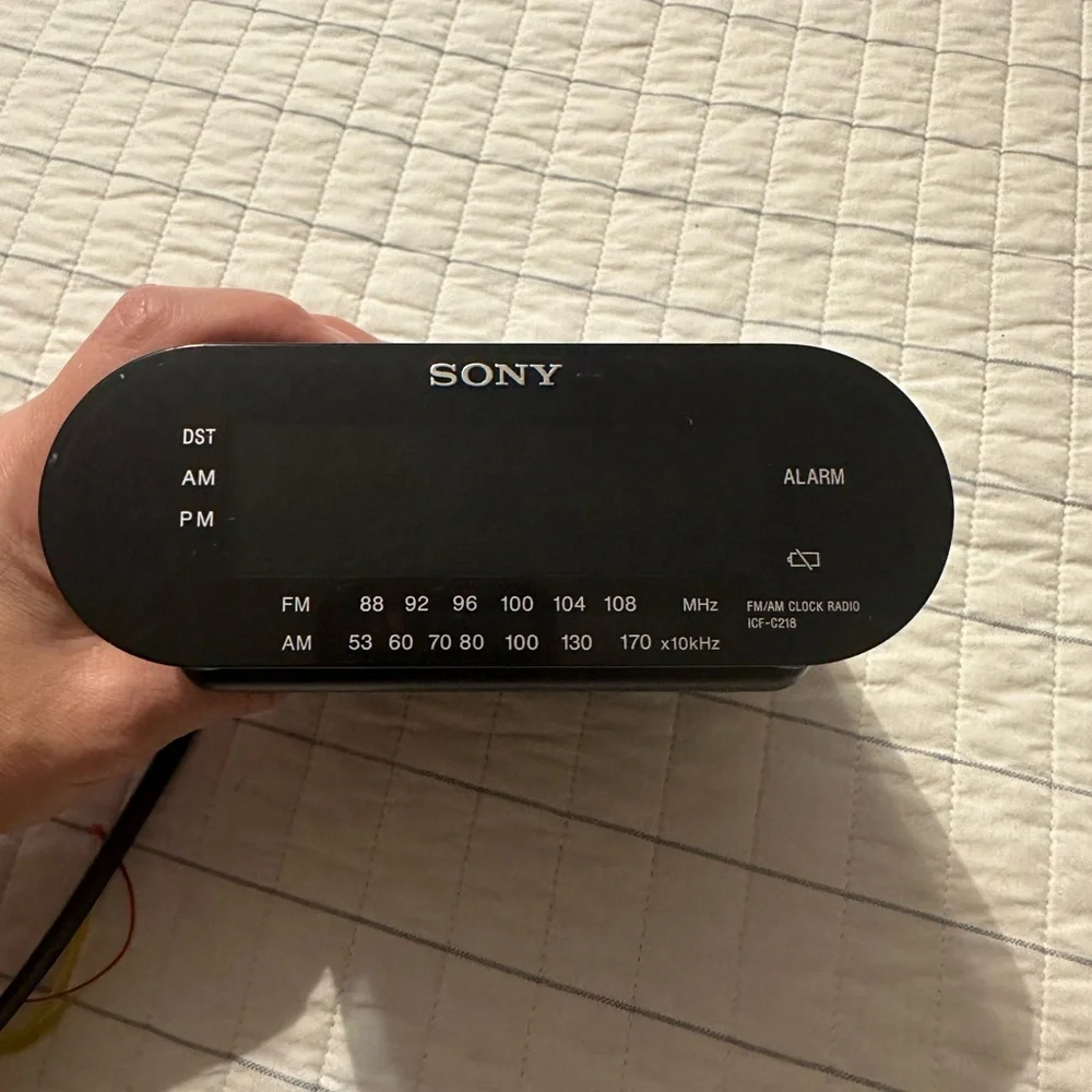 USED SONY DREAM MACHINE AM/FM CLOCK RADIO WORKS!‎